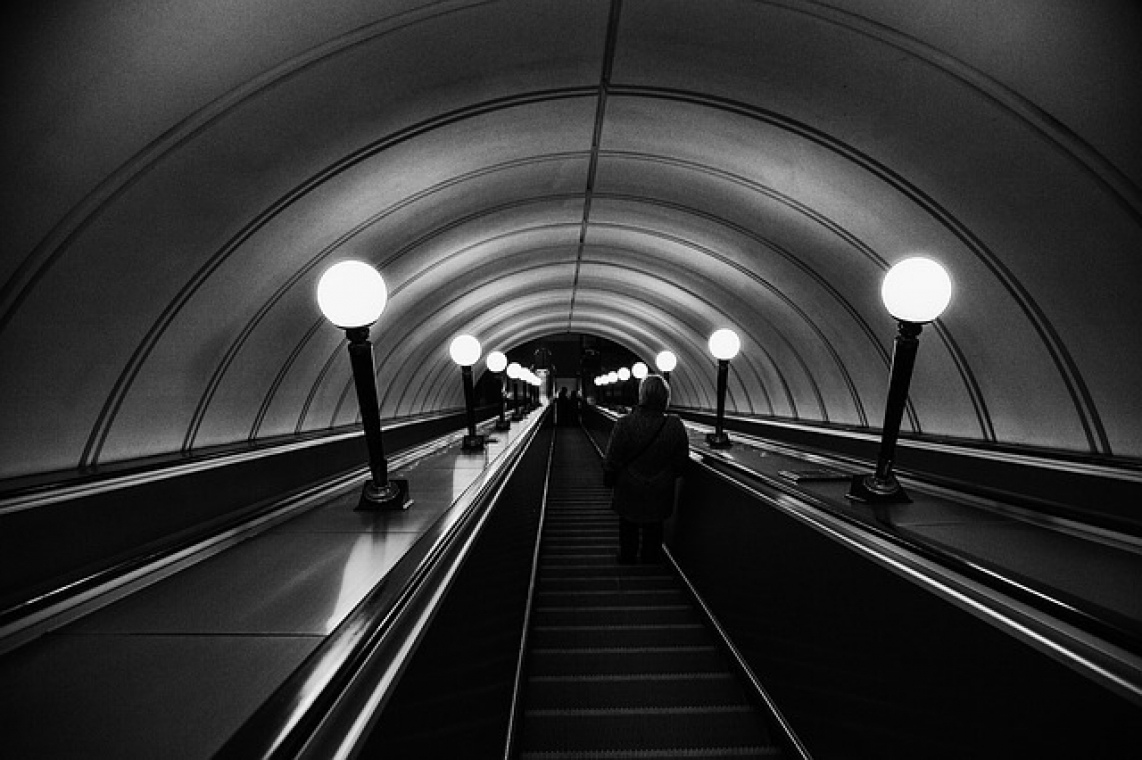 gallery/metro-2884318_640